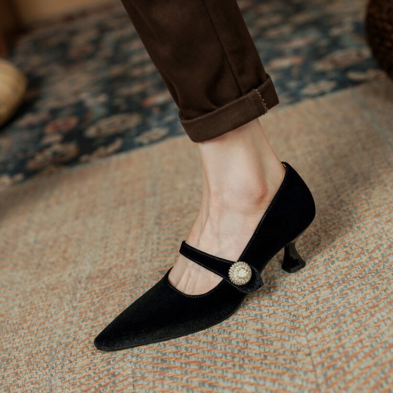 Wine Red Pointed Toe Mary Jane - Heels 评论和价格